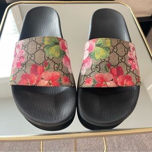 Gucci slides Size 39 comes with duster bags